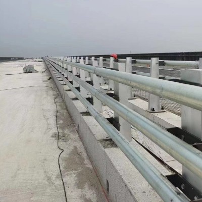 桥梁护栏304不锈钢复合管防撞护栏景观河道防护栏池塘河边围栏图4