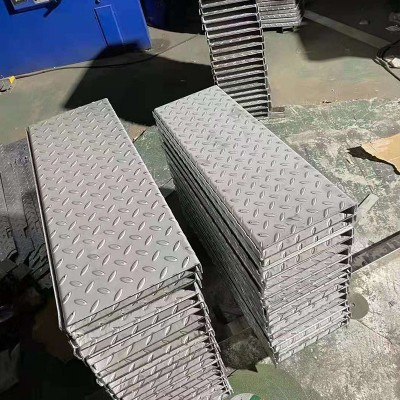不锈钢花纹板中厚板 电梯车间用扁豆防滑板不锈钢压花板工厂批发图3