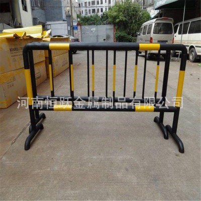 郑州厂家直销铁马护栏 临时隔离护栏 不锈钢商场铁马现货批发图2