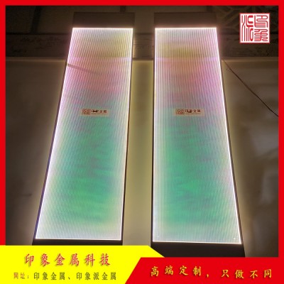 印象派 拉丝香槟金不锈钢夹渐变七彩工艺玻璃屏风 商场专卖店背景墙图1