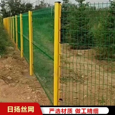 两侧低碳钢丝桃型柱护栏网 安装简单易维护 型号全 规格多