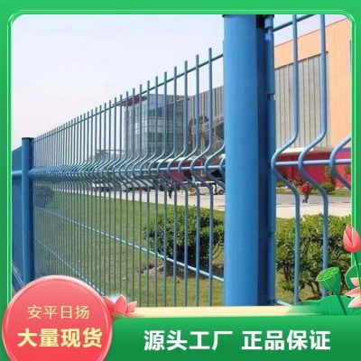 钢丝网围墙桃型柱护栏网厂家 表面喷漆处理 造型美观图2