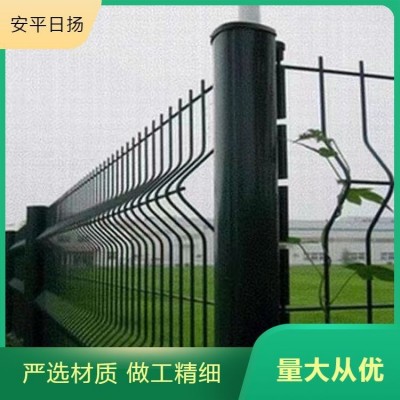 钢丝网围墙桃型柱护栏网厂家 表面喷漆处理 造型美观图1