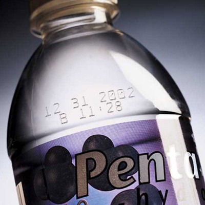 飞行激光打标机 不锈钢食品防伪日期条码二维码全自动激光刻字机图4