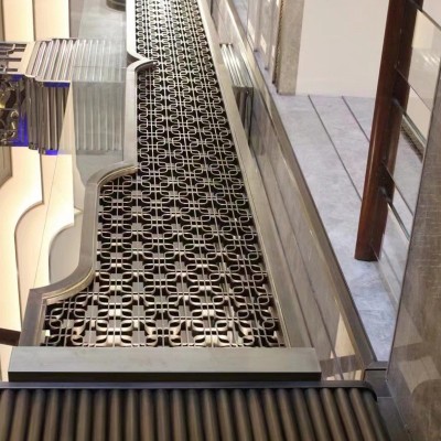 新中式客厅餐厅隔断铁艺不锈钢屏风酒店大堂背景镂空格栅玄关图4
