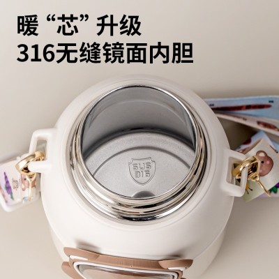 新款316不锈钢儿童保温杯可爱女生高颜值吸管水杯斜挎水壶大容量图2