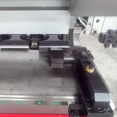 麦斯铁出口数控钣金设备MVH4型立式数控刨槽机加工长度4300mm图4